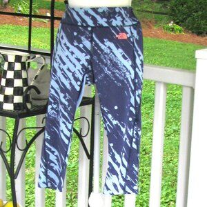 The North Face printed capri style pull on leggings Medium performance training